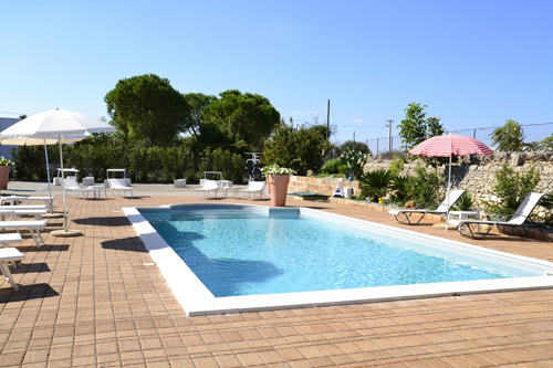 Blick auf das Schwimmbad der Masseria Alberotanza 