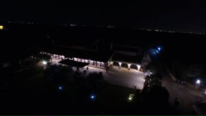 vista aérea nocturna del b&b