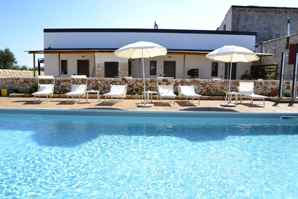 View of the swimming pool of the b &amp; b