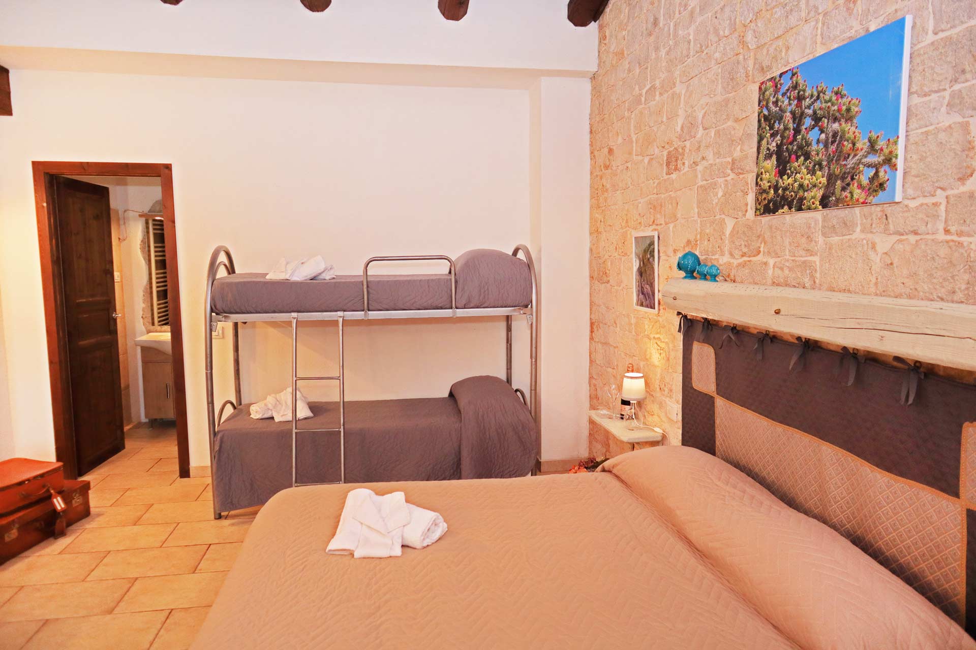 stanza per quattro persone a conversano di b&b