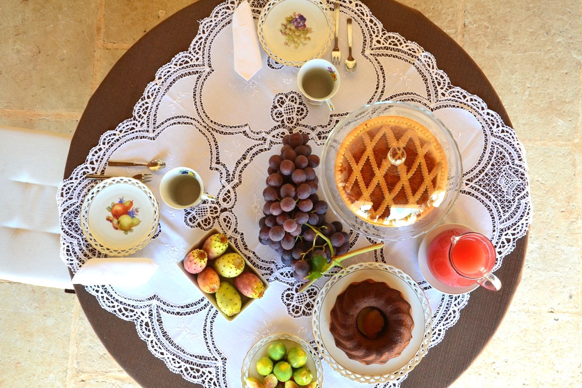 Apulian breakfast in the farmhouse